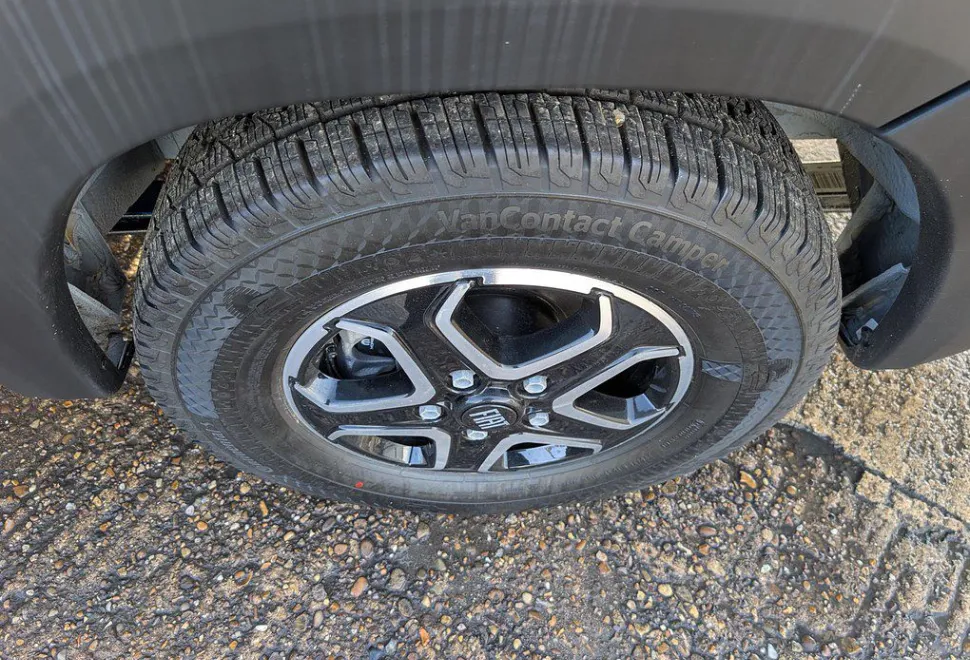 AUTO SLEEPERS  ACTIVE FG635 P 2025-12-01