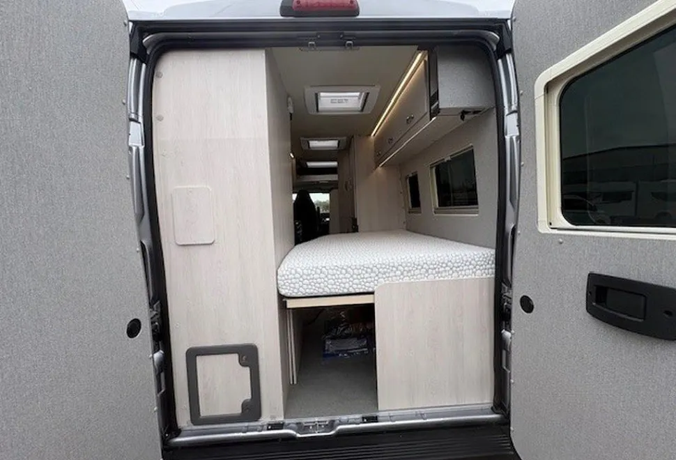 AUTO SLEEPERS  ACTIVE KB635 