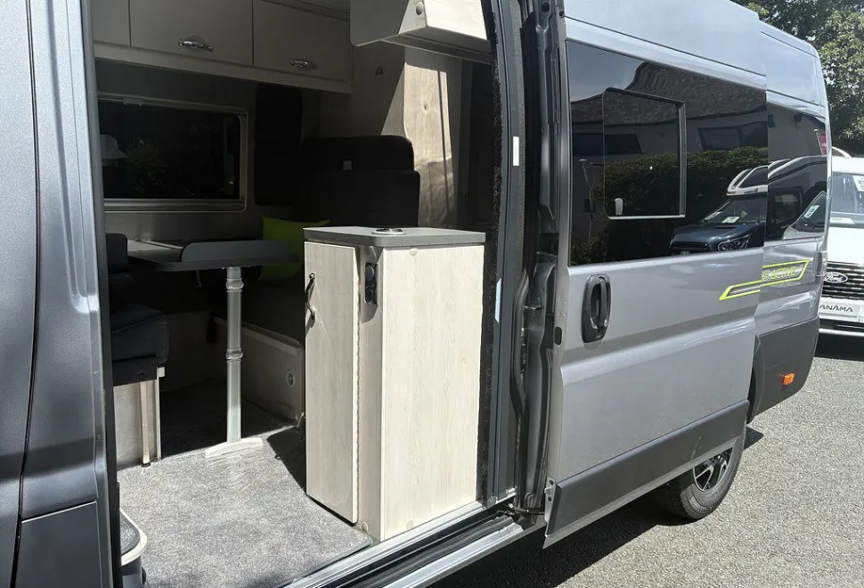 AUTO SLEEPERS  ACTIVE FG635 