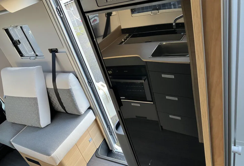 ADRIA  CORAL 60Y DL 