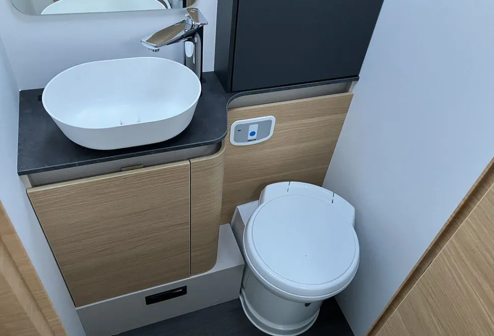 ADRIA  CORAL 60Y DL 