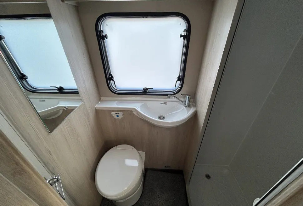 AUTOTRAIL  EXPEDITION C71 