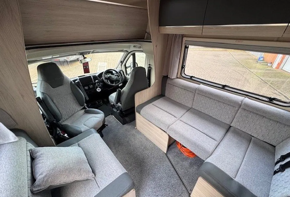 AUTOTRAIL  EXPEDITION C72 