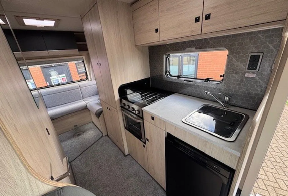 AUTOTRAIL  EXPEDITION C72 