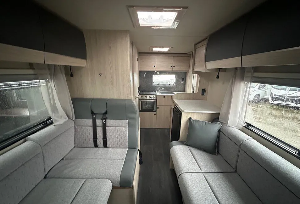 AUTOTRAIL  EXPEDITION C63 