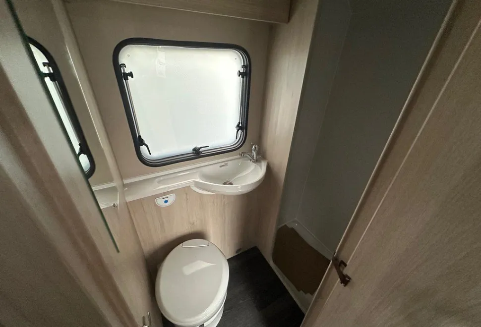 AUTOTRAIL  EXPEDITION C63 