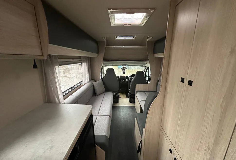 AUTOTRAIL  EXPEDITION C63 