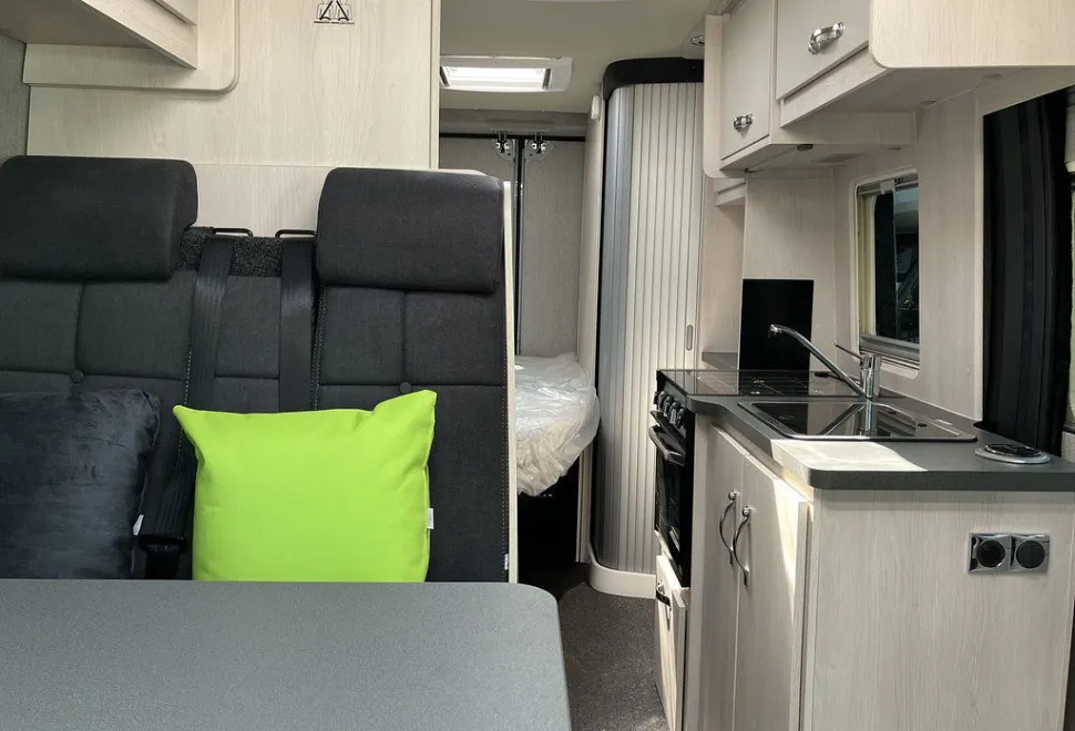 AUTO SLEEPERS  ACTIVE KB635 