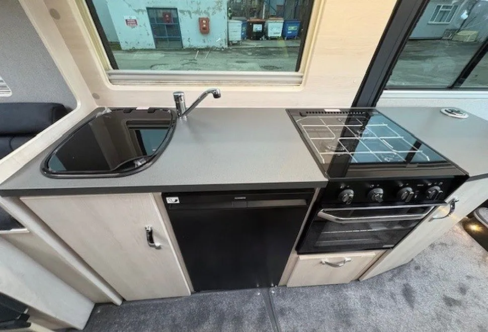 AUTO SLEEPERS  ACTIVE FL635 