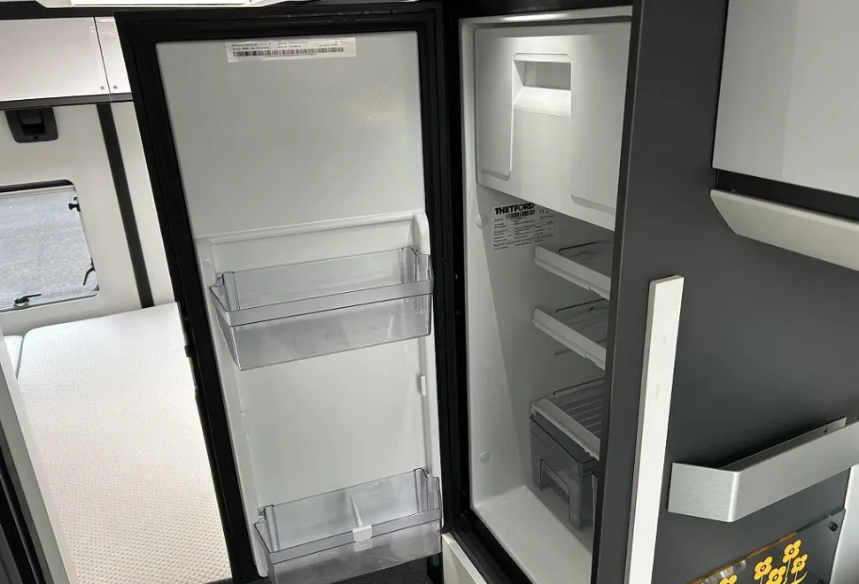 ADRIA  TWIN SUPREME 600 SPB 2021-03-01