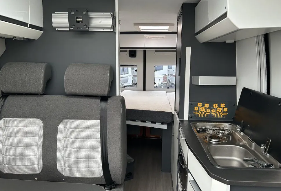 ADRIA  TWIN SUPREME 600 SPB 2021-03-01