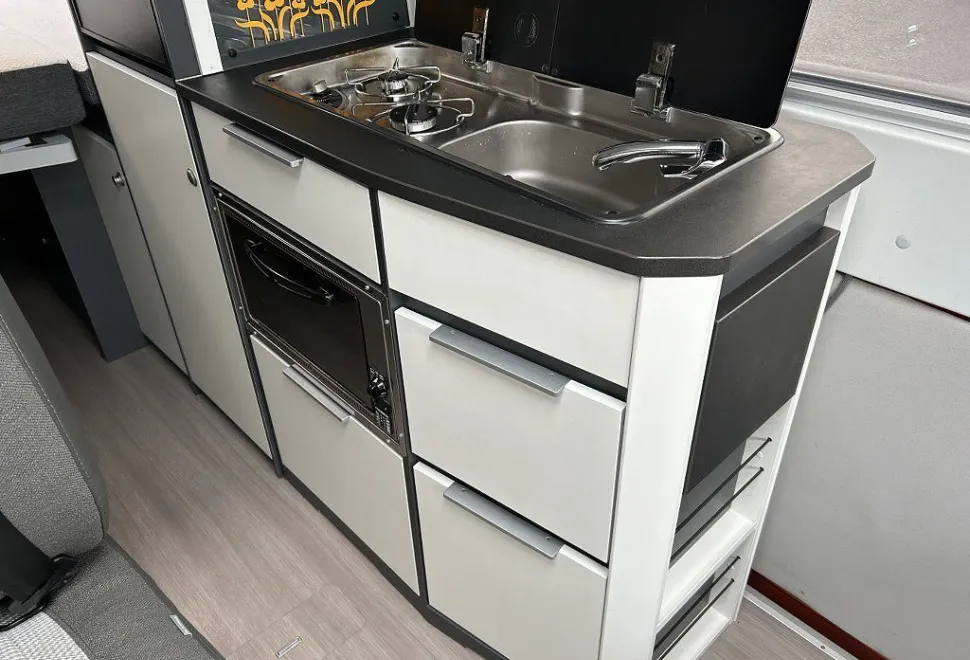 ADRIA  TWIN SUPREME 600 SPB 2021-03-01