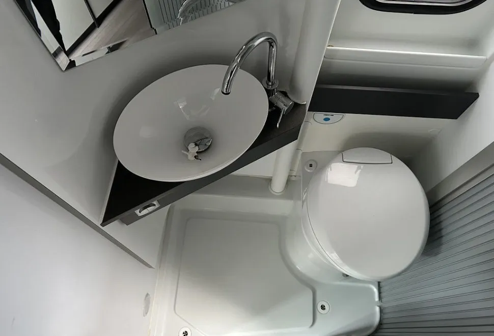 ADRIA  TWIN SUPREME 600 SPB 2021-03-01