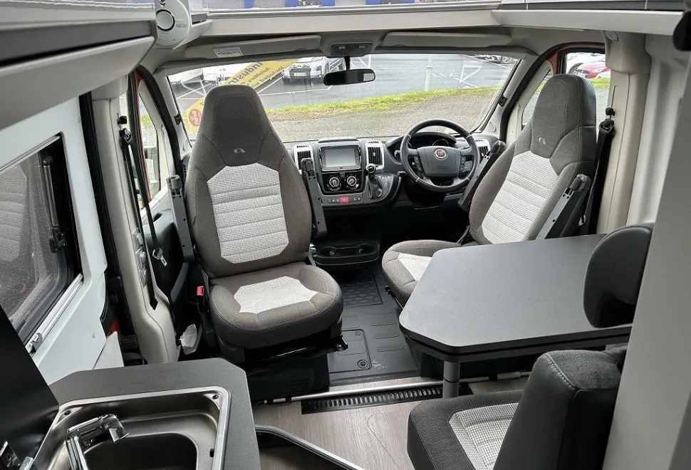 ADRIA  TWIN SUPREME 600 SPB 2021-03-01