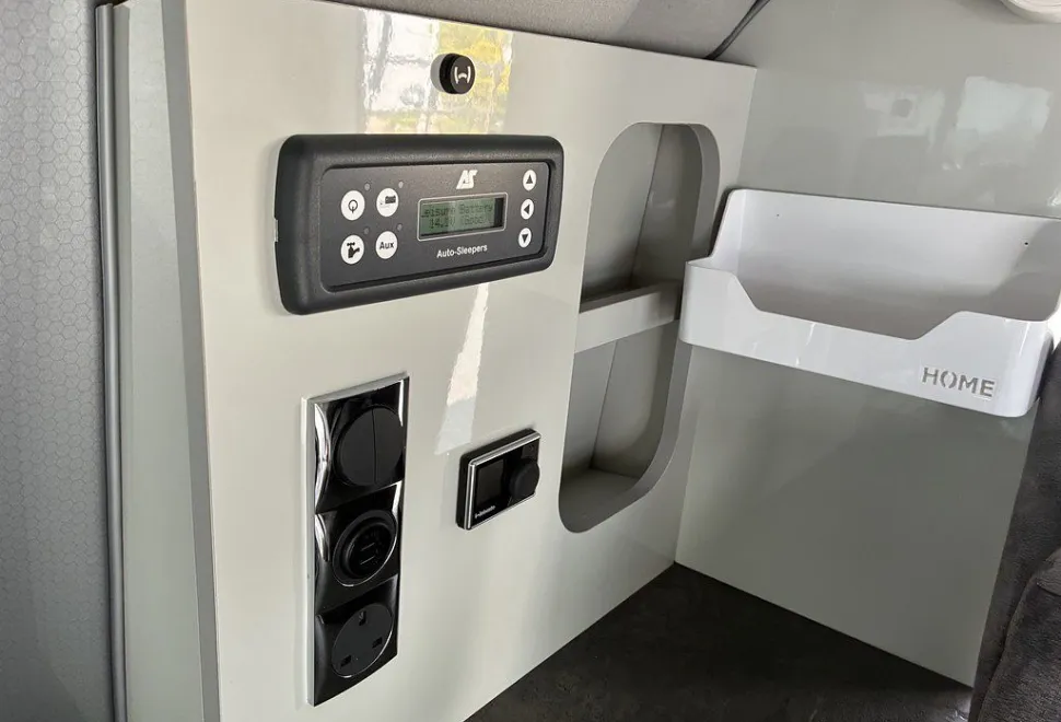 AUTO SLEEPERS  CUSTOM AIR 2022-02-04