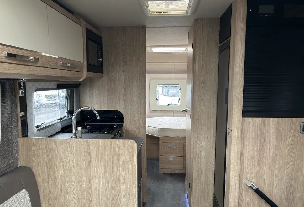 AUTOTRAIL  TRACKER RB 2021-11-18