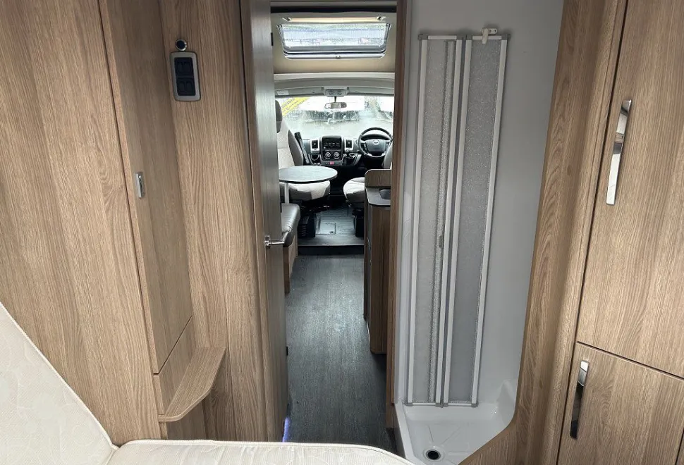 AUTOTRAIL  TRACKER RB 2021-11-18
