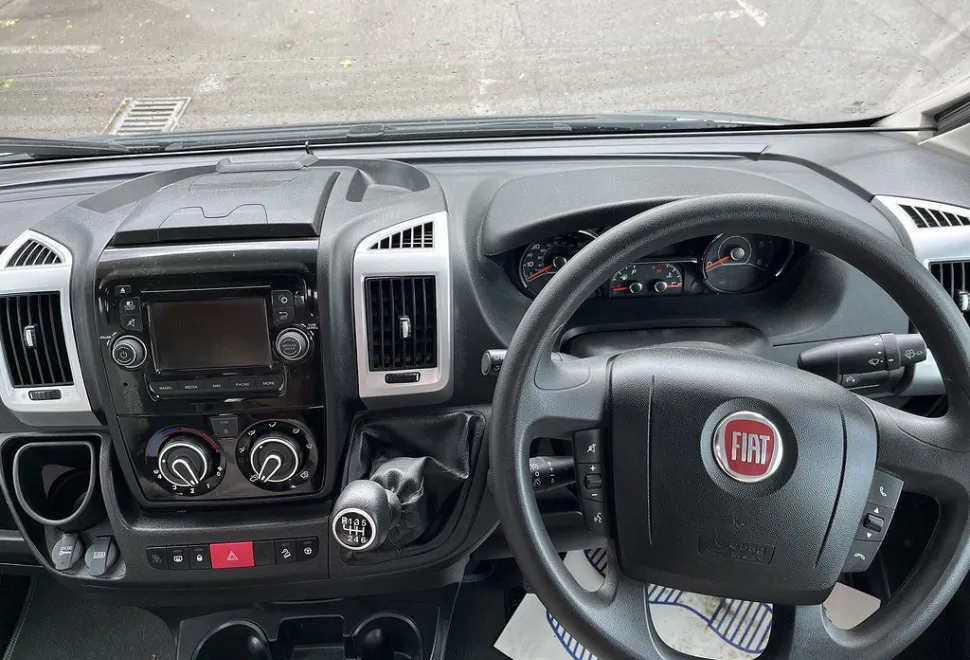 AUTOTRAIL  TRACKER RS 2018-10-24