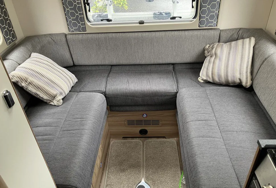 SWIFT  ESCAPE COMPACT 206 2019-08-14