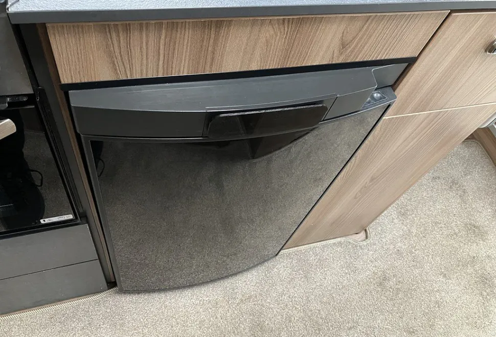 SWIFT  ESCAPE COMPACT 206 2019-08-14
