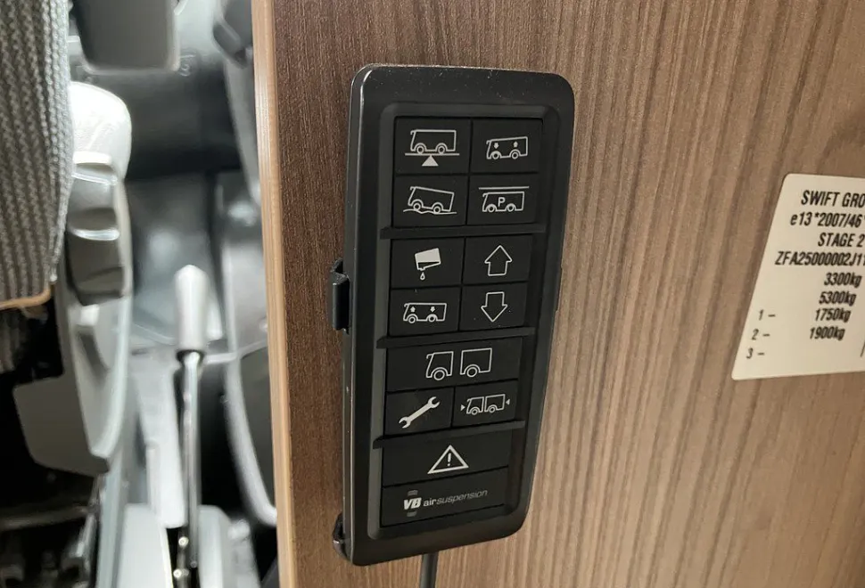 SWIFT  ESCAPE COMPACT 206 2019-08-14
