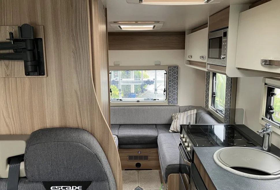 SWIFT  ESCAPE COMPACT 206 2019-08-14
