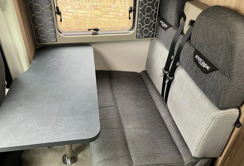 SWIFT  ESCAPE COMPACT 206 2019-08-14