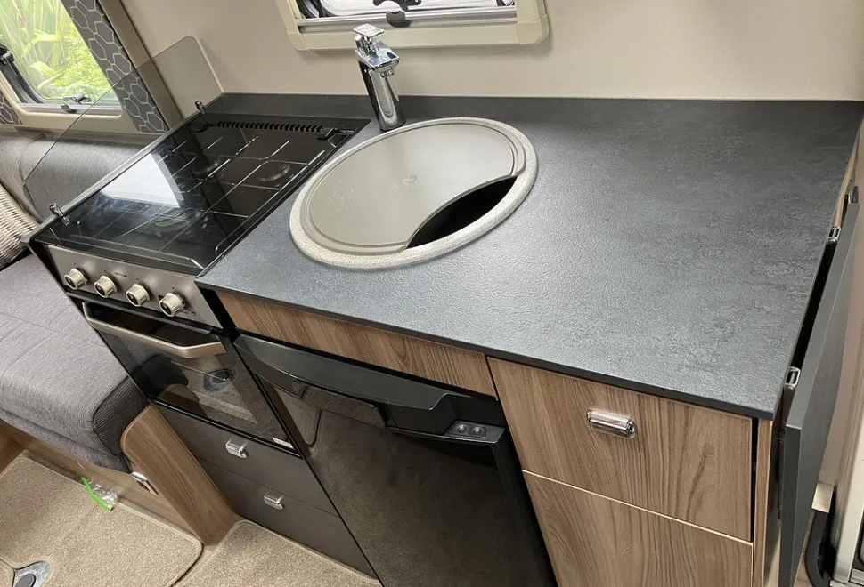 SWIFT  ESCAPE COMPACT 206 2019-08-14