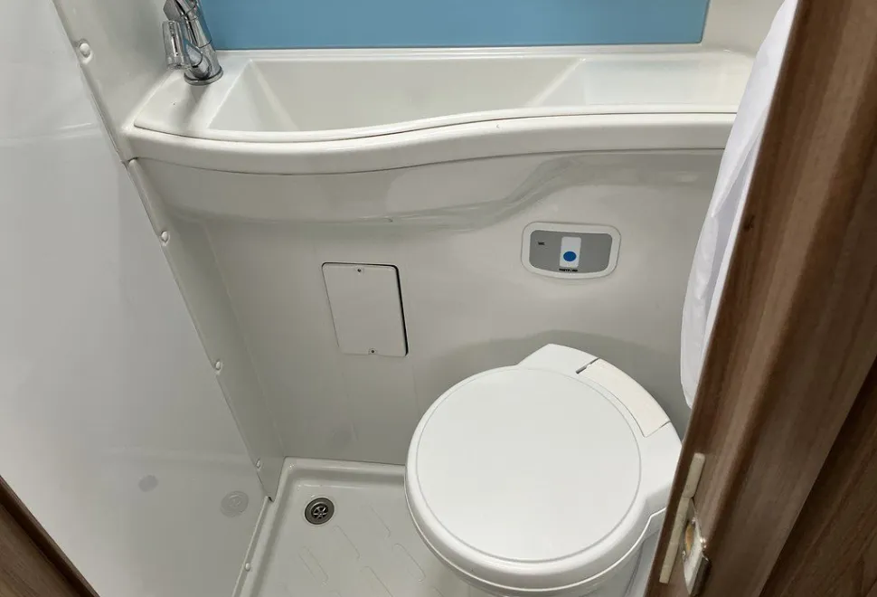 SWIFT  ESCAPE COMPACT 206 2019-08-14
