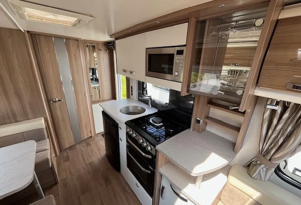 SWIFT  ELEGANCE 530 2016-03-10
