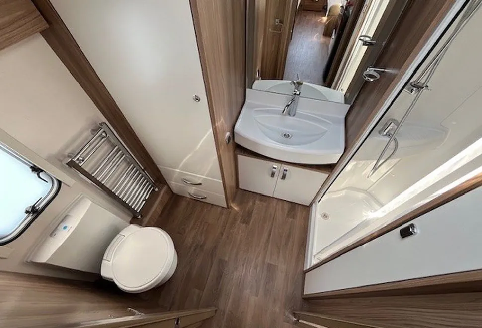 SWIFT  ELEGANCE 530 2016-03-10