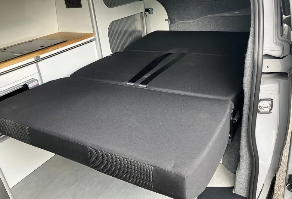 VOLKSWAGEN  T7 REBELLION 2025-06-09