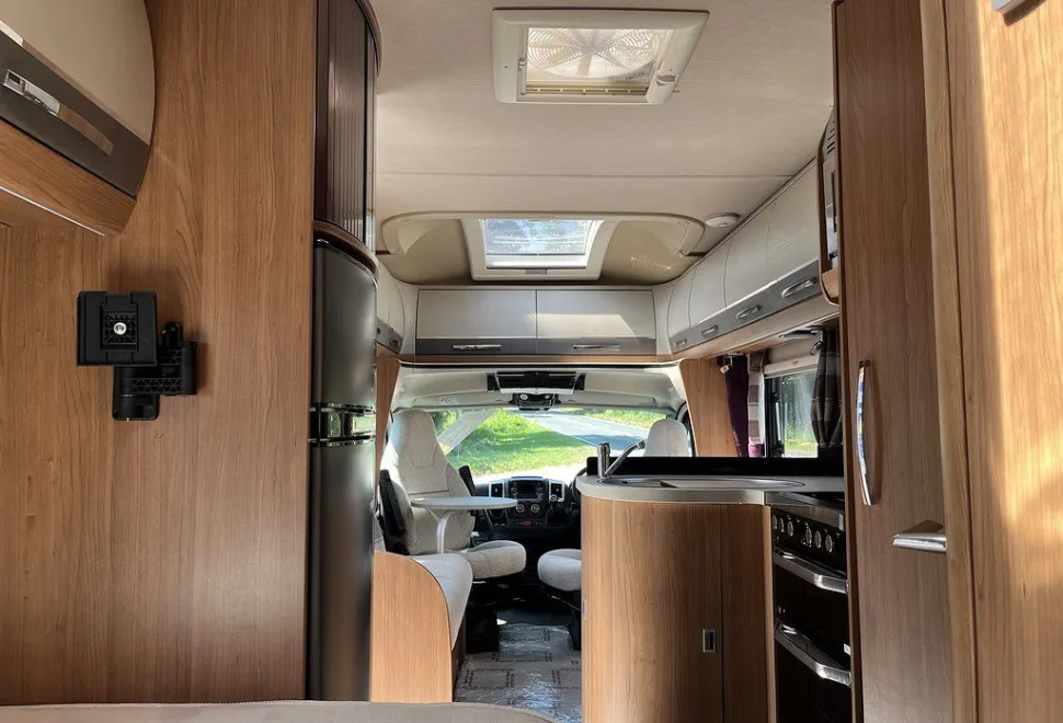 AUTOTRAIL  TRACKER FB 2018-03-09