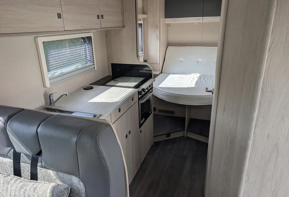 AUTOTRAIL  EXPEDITION C71 2024-08-15