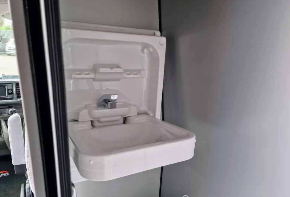 Hillside Leisure Campervans   MAN TGE Hopton 600RL #80  