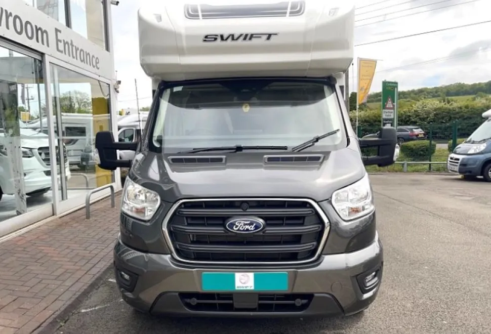 Swift  Voyager 485 2026