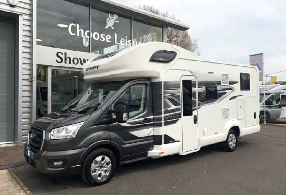Swift  Voyager 485 2026