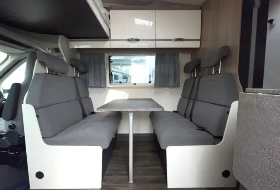 Swift  Voyager 485 2026