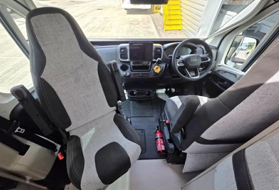 Auto-Sleepers  Warwick XL 2025