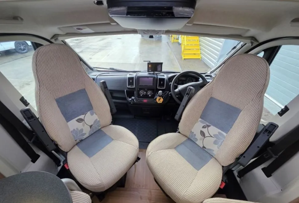 Auto-Trail  Tracker FB 2013
