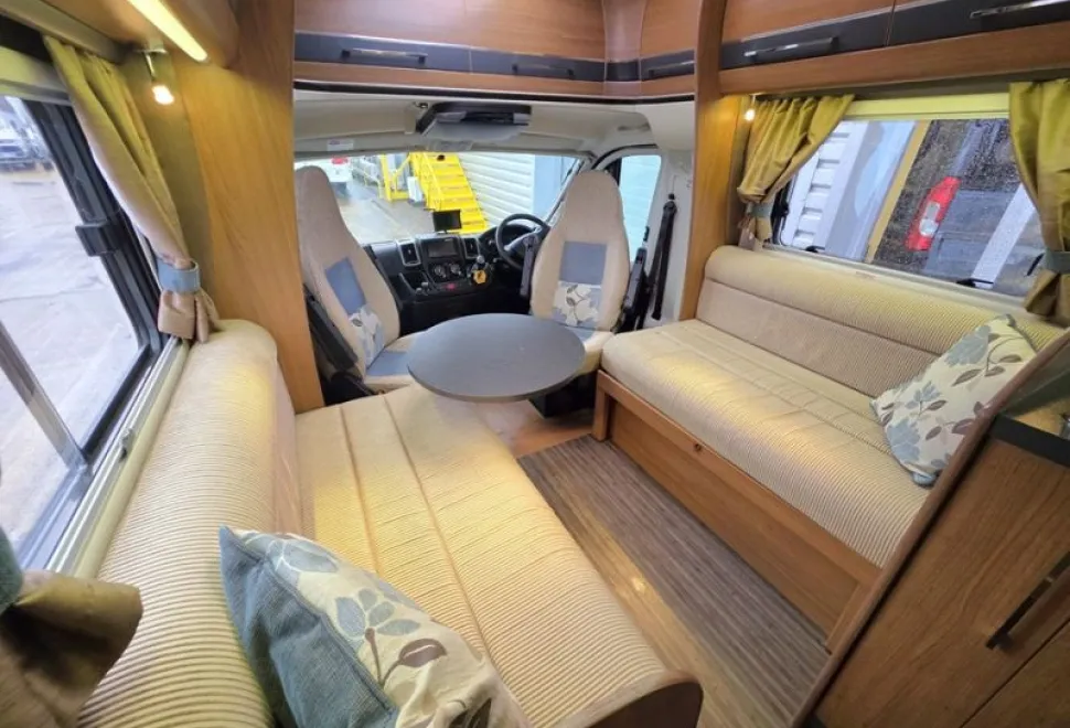 Auto-Trail  Tracker FB 2013