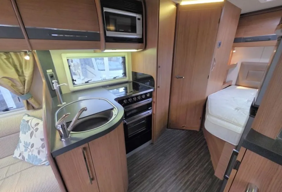 Auto-Trail  Tracker FB 2013