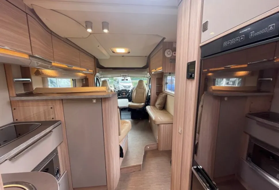 Burstner  Ixeo IT680G Auto 2019