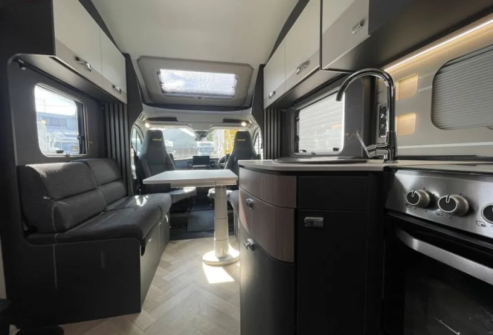 Swift  Trekker 594 2026