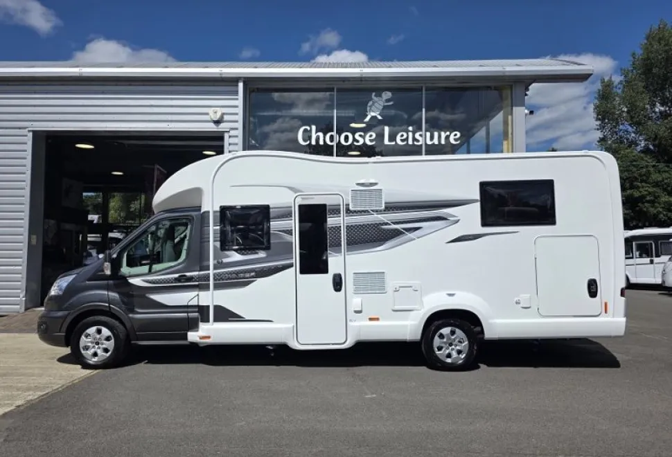 Swift  Voyager 594 2026