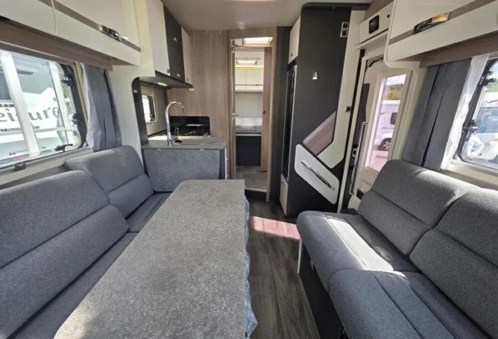Swift  Voyager 594 2026