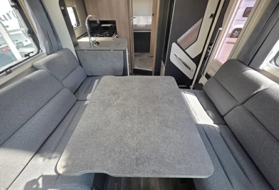 Swift  Voyager 594 2026