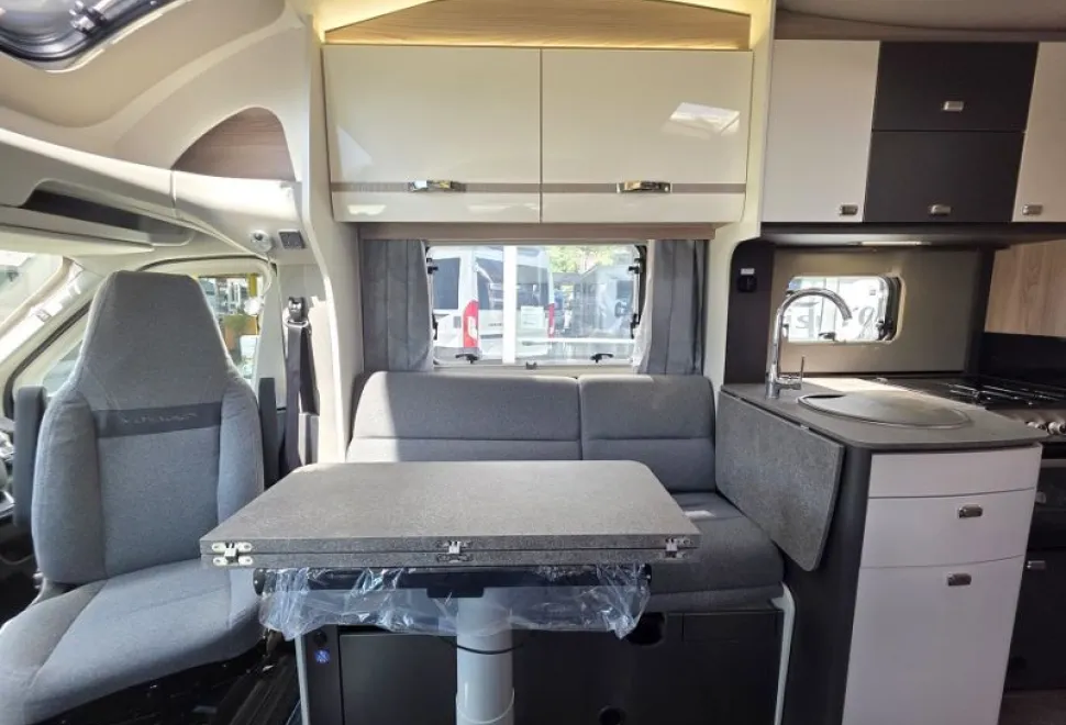 Swift  Voyager 594 2026