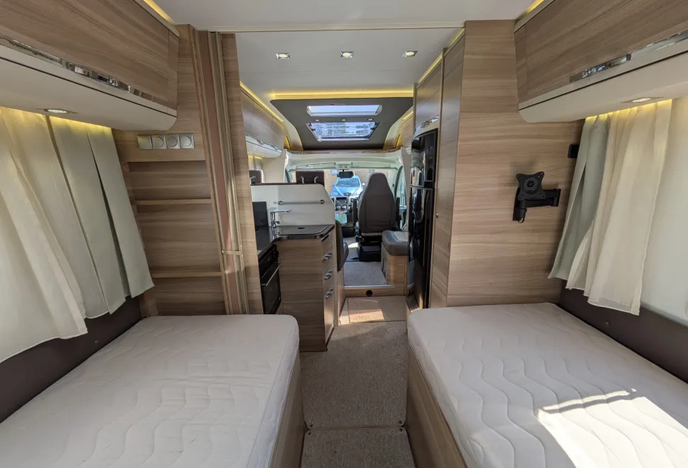 Adria Coral Plus S 670 SLT 2015