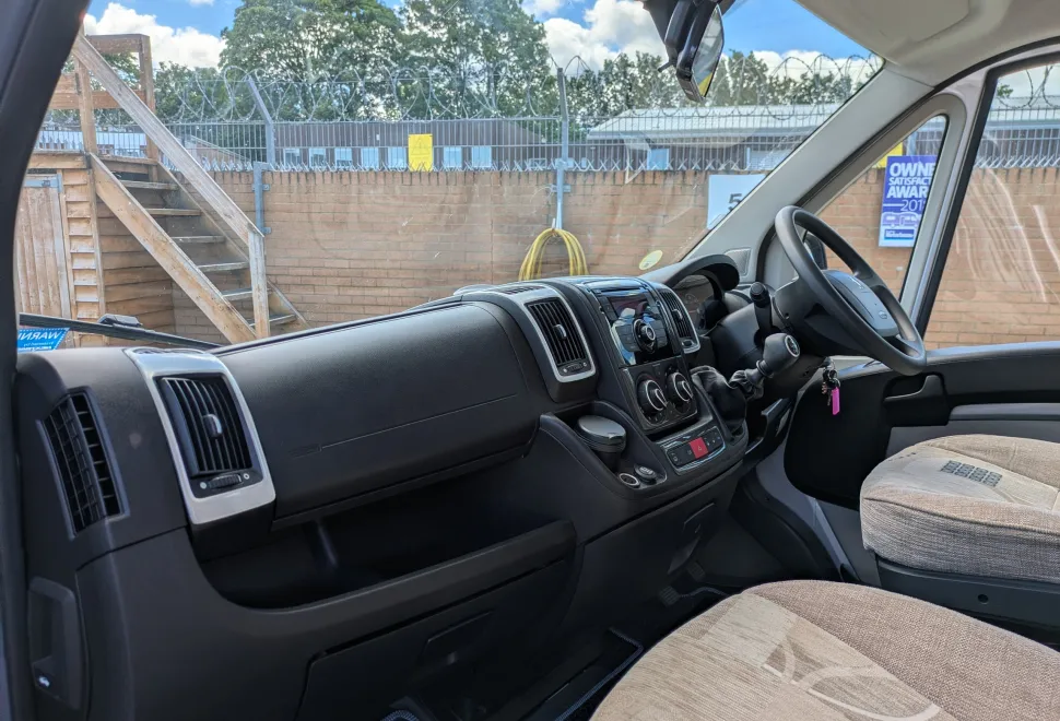 Elddis Majestic 165 - Manual 2014
